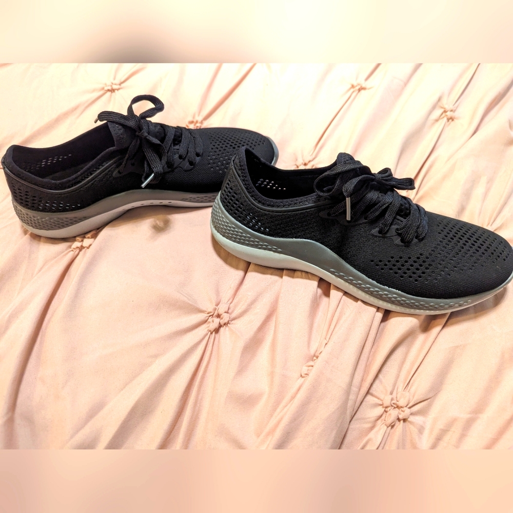 New Women's Black Crocs Sneakers sz 10